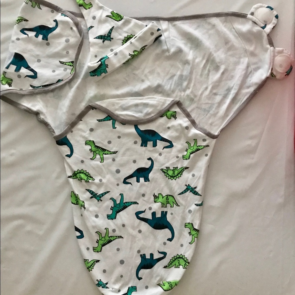 Swaddle baby blanket with velcro closure